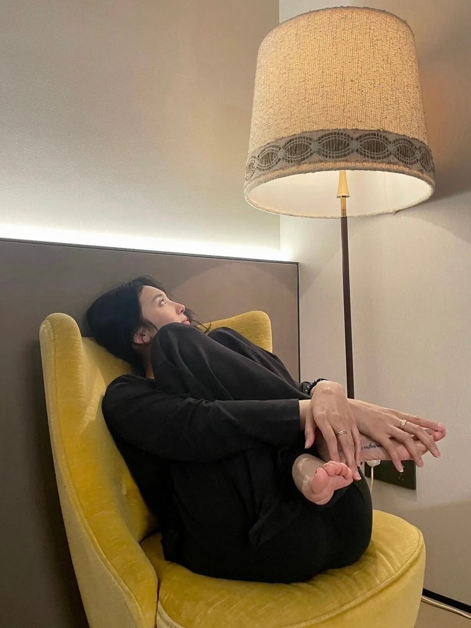 王紫璇又双叒叕秀脚踝！网友：这腿精の特权谁能挡？