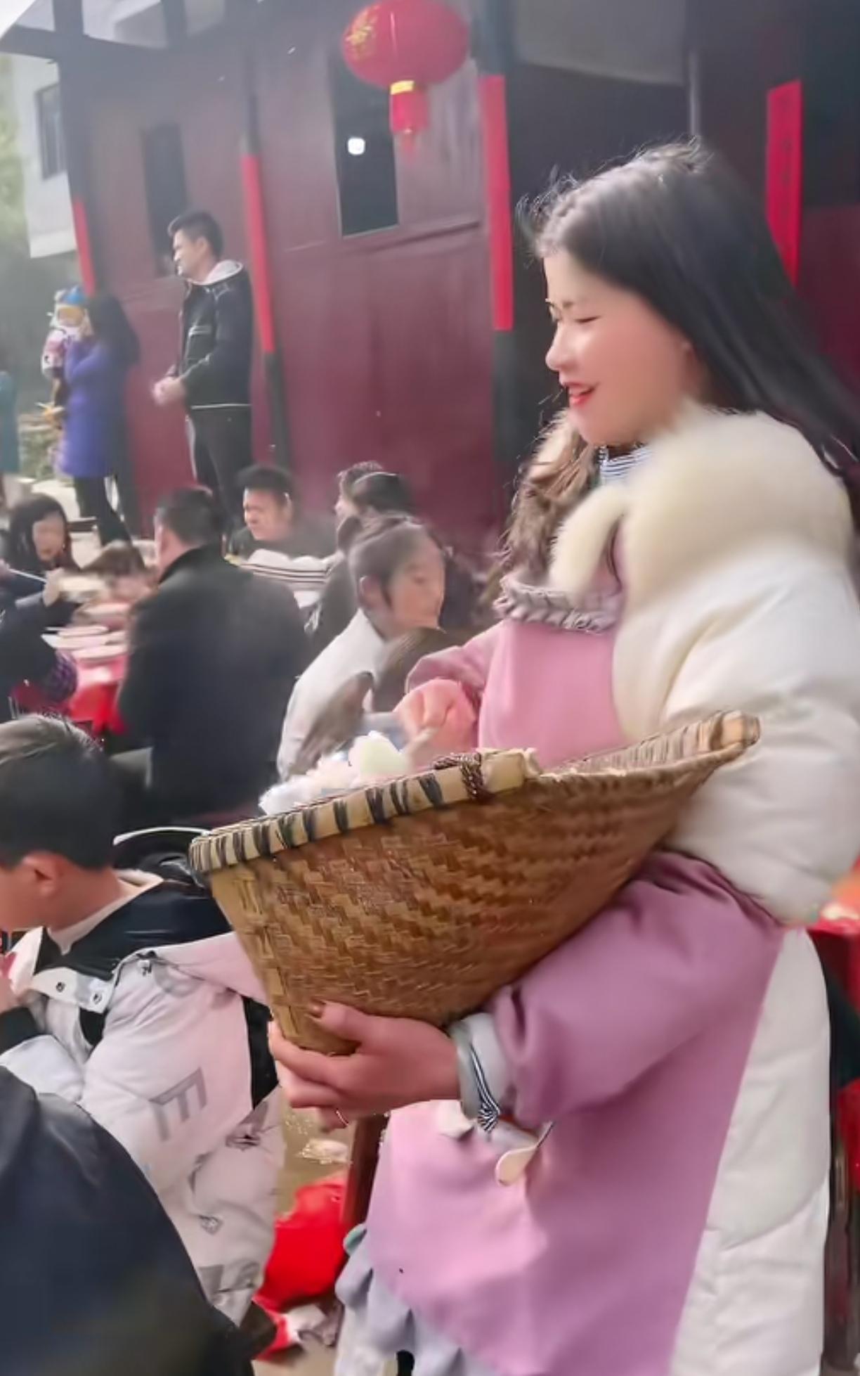 来一个贵州老乡说一下，你们的酒席真的是这样的吗[捂脸][捂脸][捂脸]
