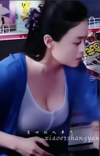 她被称为赵本山团队的团花，也是赵本山最器重的一个女弟子。
所以你们看她在节目里的
