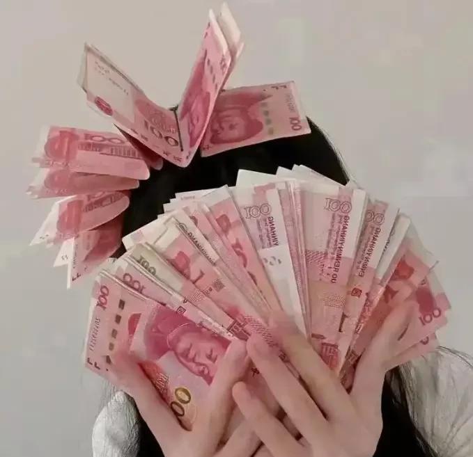 和女人干架的男人，大致可分以下这些特征:
第一，只考虑自己的感受，极度的自私。