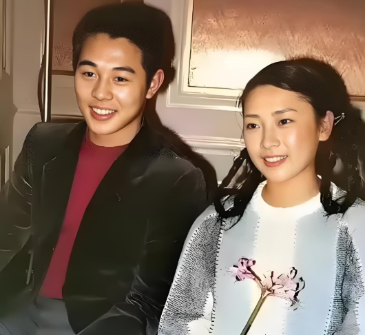 “我爱你，可以为你去死。”
 这句曾对利智许下的诺言，
李连杰用了半生去证明，