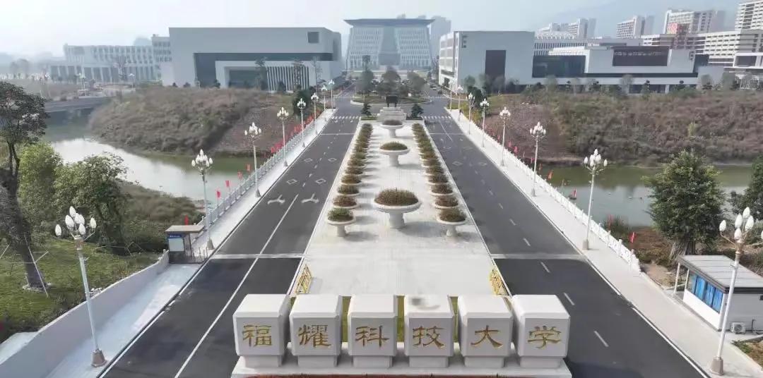 在全面限制中国学生赴美留学之际，我觉得这事儿未必是坏事，反而是我们发展的一个契机