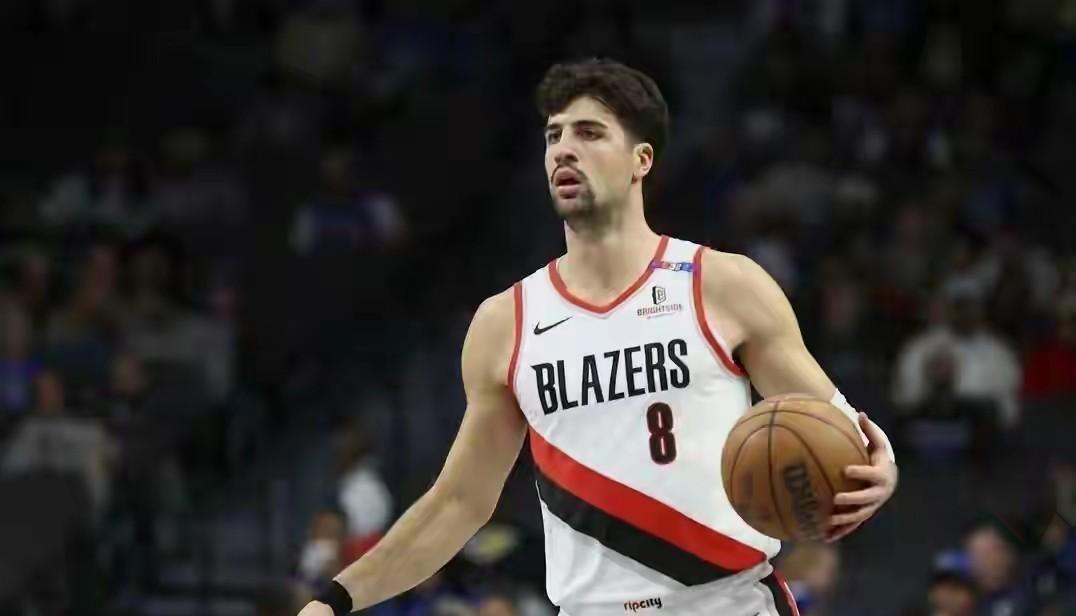 阿夫迪亚跳跃式发展，成开拓者重建核心
阿夫迪亚是2020年首轮第9号秀，当年由奇