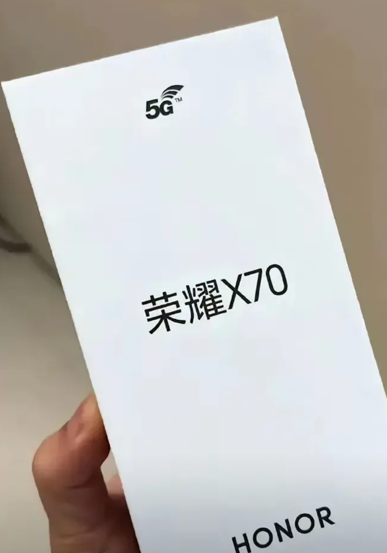 2025手机电池TOP排行榜出炉，看看有你的手机吗？
​第一名：荣耀X70，电池