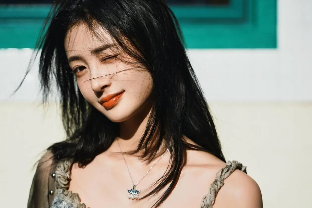 周洁琼真是又美又可爱啊！ 这样的她太招人喜欢了！