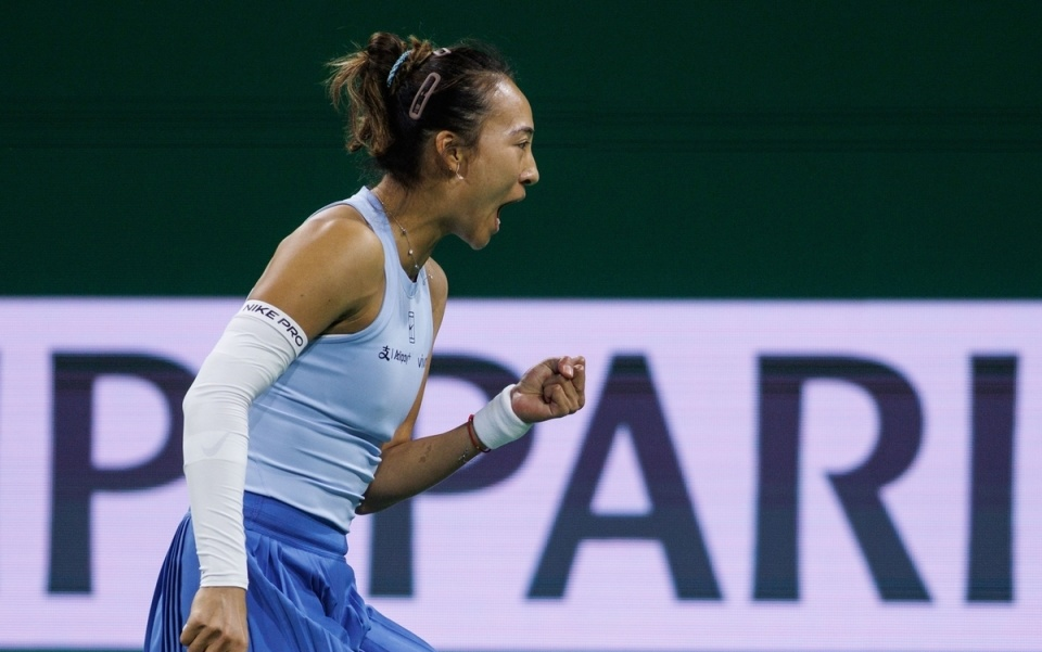 在WTA1000迈阿密站第二轮比赛中，9号种子郑钦文以6-1、7-5击败本土选手