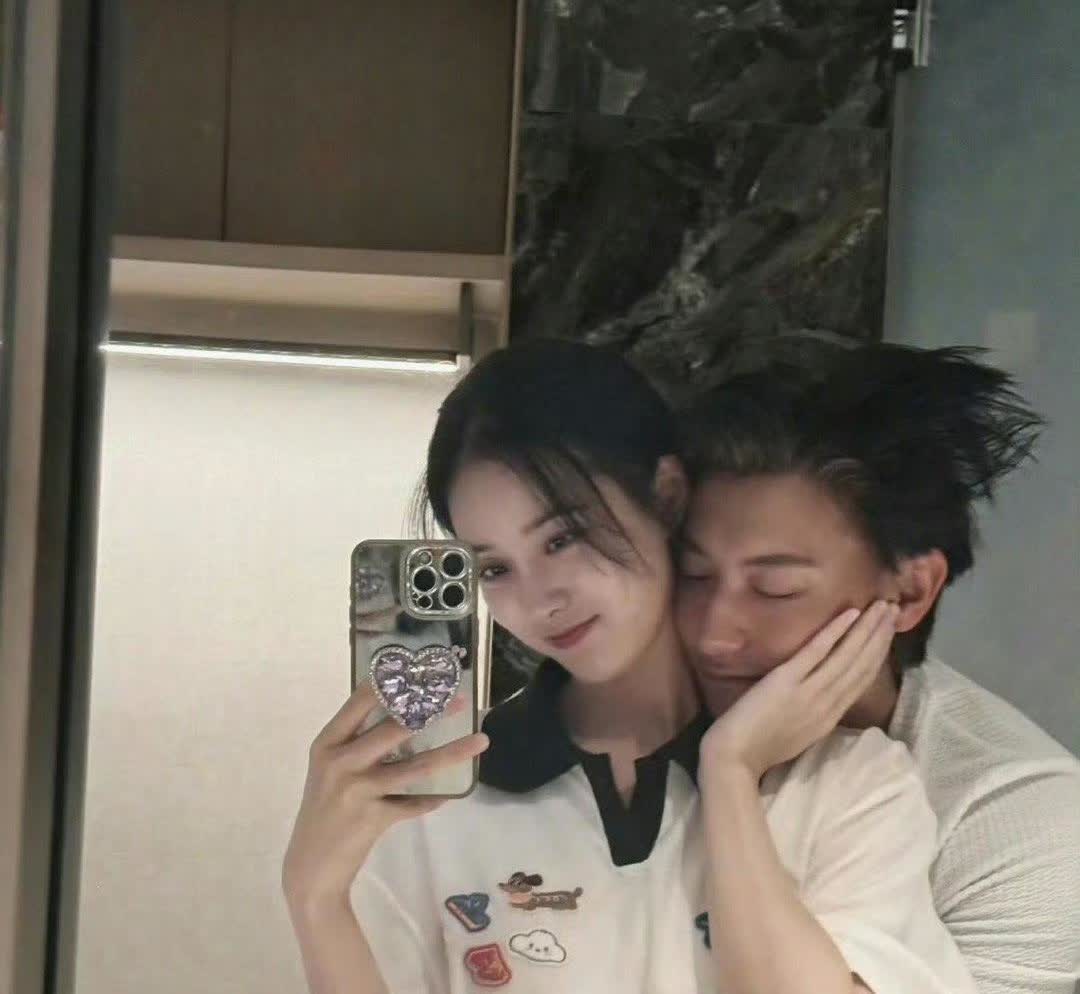 黄子韬对徐艺洋一看就是生理上的喜欢，每天腻歪在一起，让人羡慕！

不得不说当