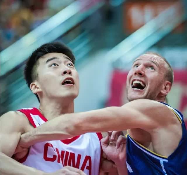 王俊杰这次捅了马蜂窝
他怎么都不会想到
刚打完亚洲杯，随之而来就是
多家C