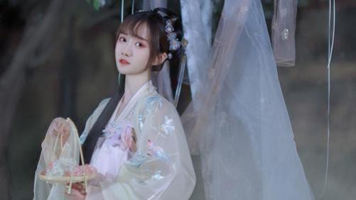 十六岁时，夫家灭我满门，夺我家产；如今，我强势归来，曾经的血债，我要他们加倍偿还......