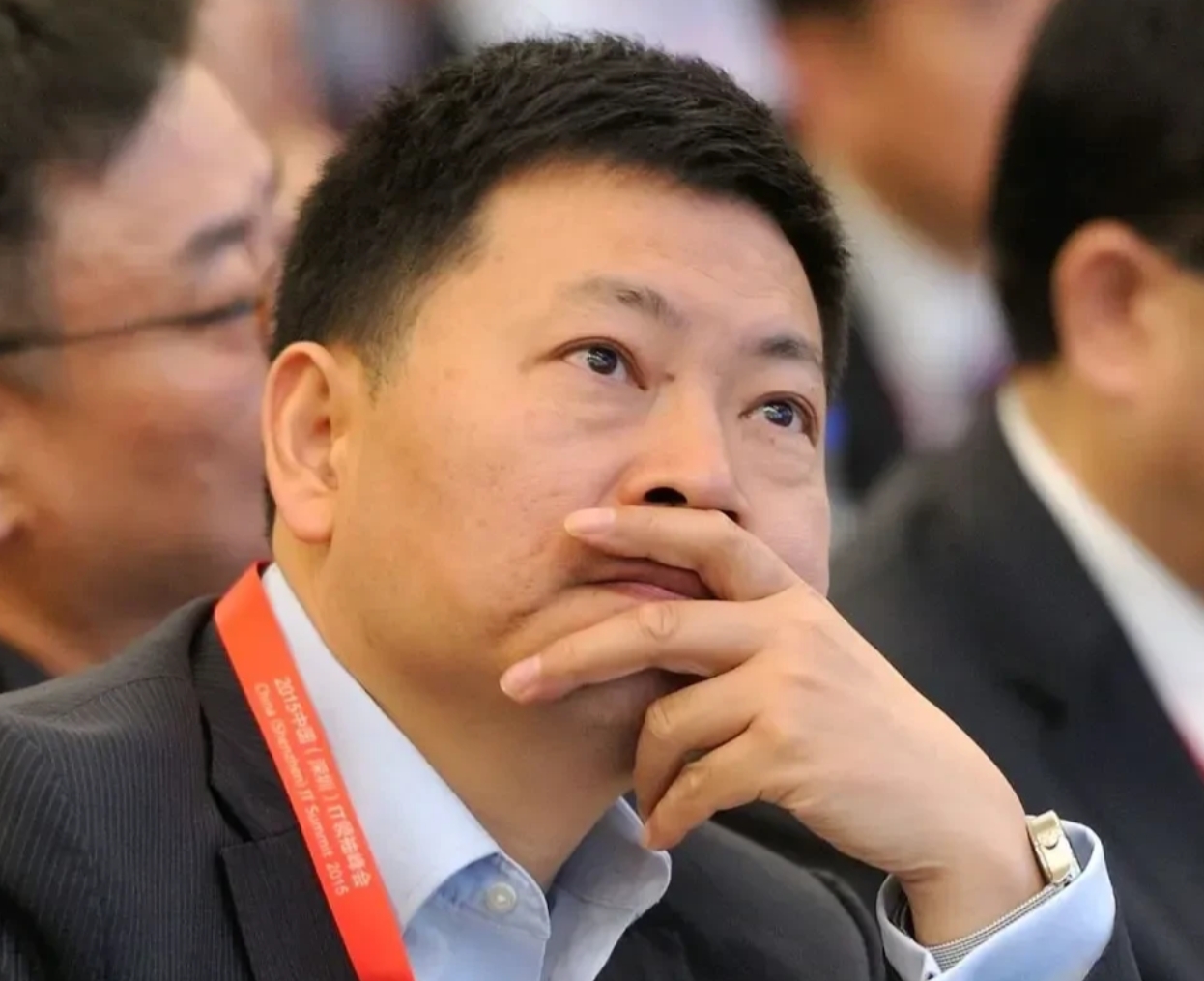 魏建军对增程式技术持否定态度，认为其落后低效。

他认为增程式电车是技术倒退，其