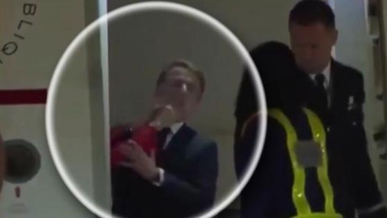 从“闹着玩”到“失败者”：马克龙机场冲突，一场被唇语撕开的权力夫妻真相