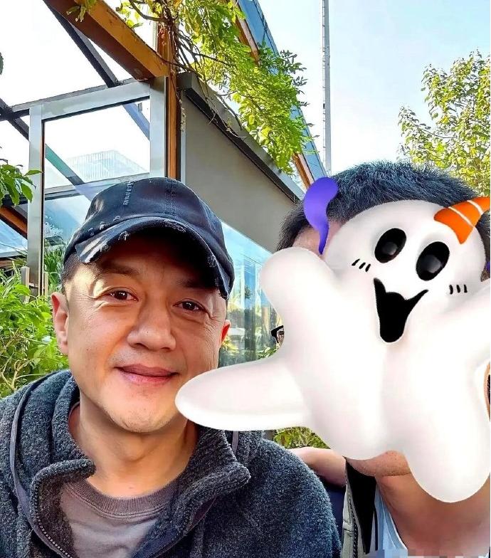 我哥哥亲眼见过李亚鹏。

他说了一句大实话，说他根本不是网上说的那种人。

记得