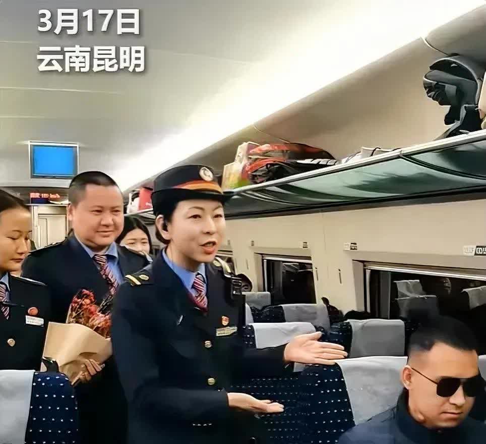 太震撼了！在云南昆明开往遵义的列车上，发生了这样一件事。列车员在巡逻时，发现了戴