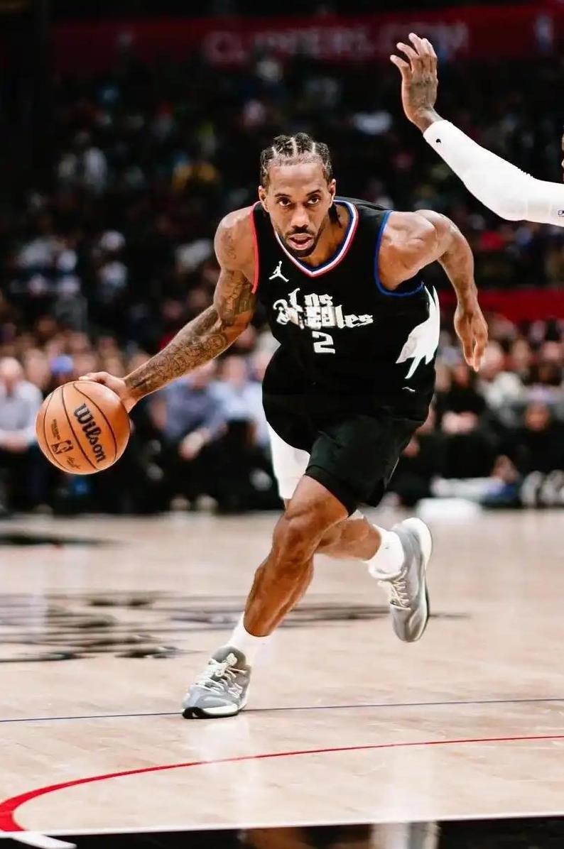 拉塞尔退役，NBA的天塌了吗？没有
张伯伦退役，NBA的天塌了吗？没有
贾巴尔退
