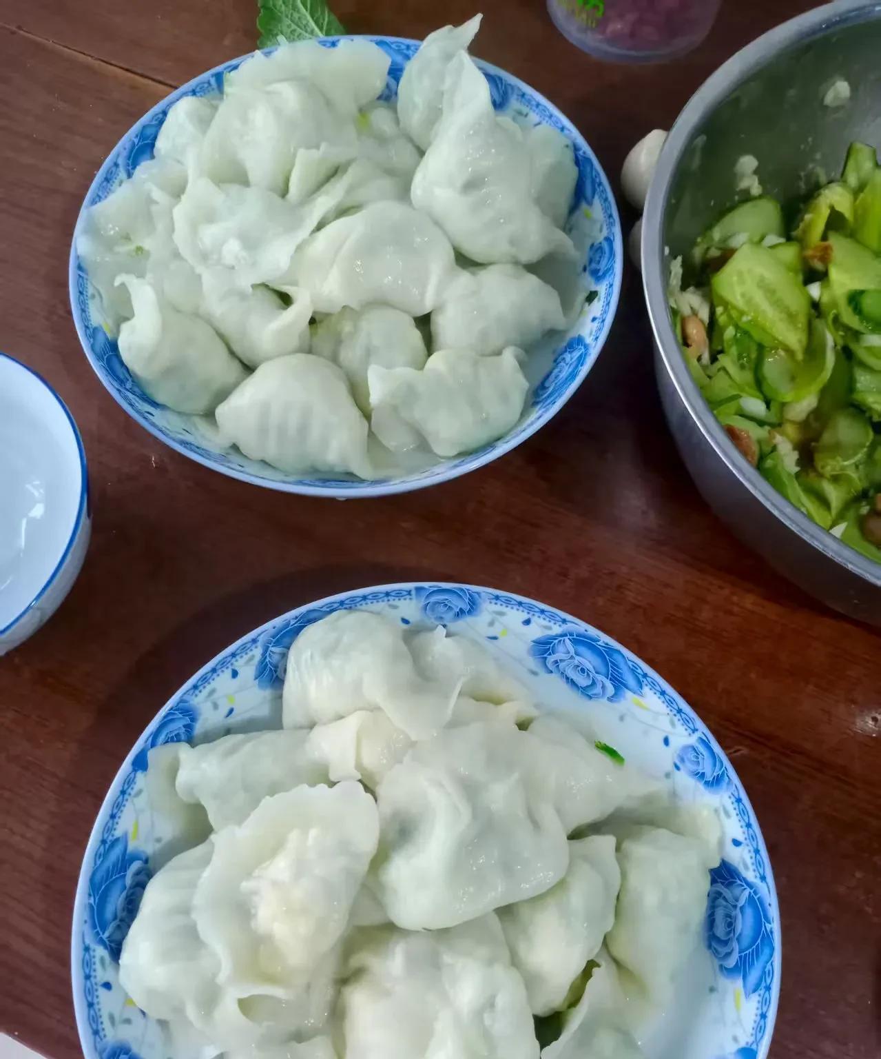 随着年龄增长，我的脾气越来越好。李老师顺口说一件事，我都放在心上。
下班路上，李