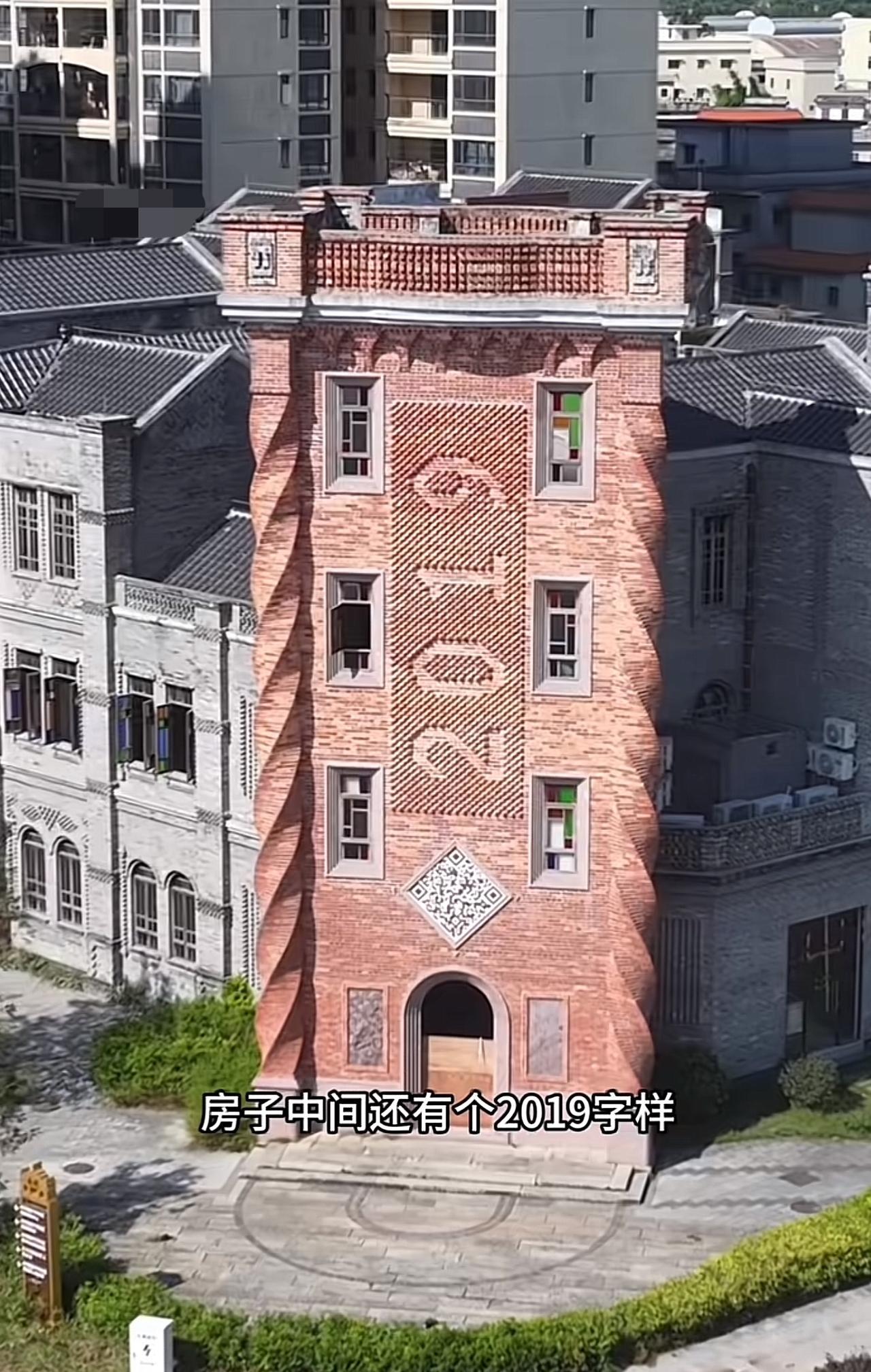 真的是高手在民间，广东牛人竟然用200万块红
砖把房子打造成世界上独一无二的模样