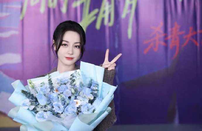 迪丽热巴虽然不能同时拥有一切杀青图，杀青快乐！期待