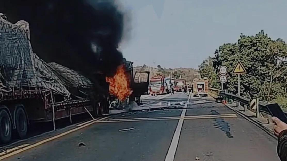 江西一面包车和半挂车相撞，致4人死亡！现场画面曝光，知情者发声