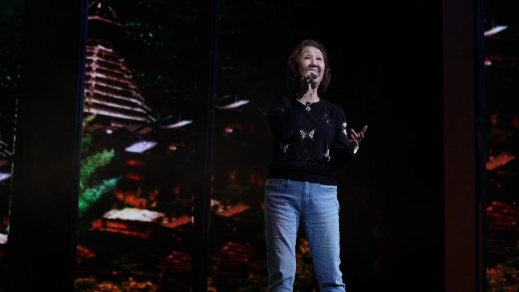 《多彩贵州风》架起文化桥梁，新加坡资深艺人林茹萍登台献唱