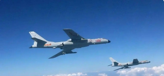 中国轰炸机南海亮剑











中国轰炸机出现在黄岩岛上空，美国和菲律