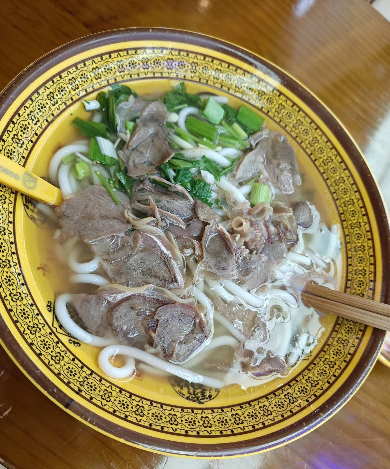 小时候我爸和我妈吵架，我爸没我妈壮，扇了我妈一巴掌后怕我妈还手赶紧跑了。
这段描