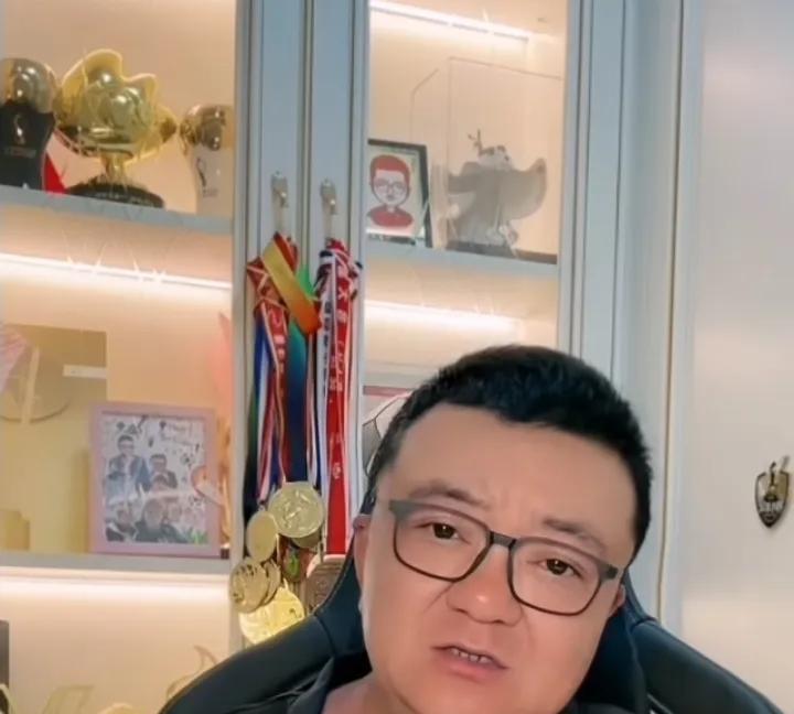 董路是真有格局，直接喊话：这种人别说你是中国足球小将的球迷！
中国国少主教练浮嶋