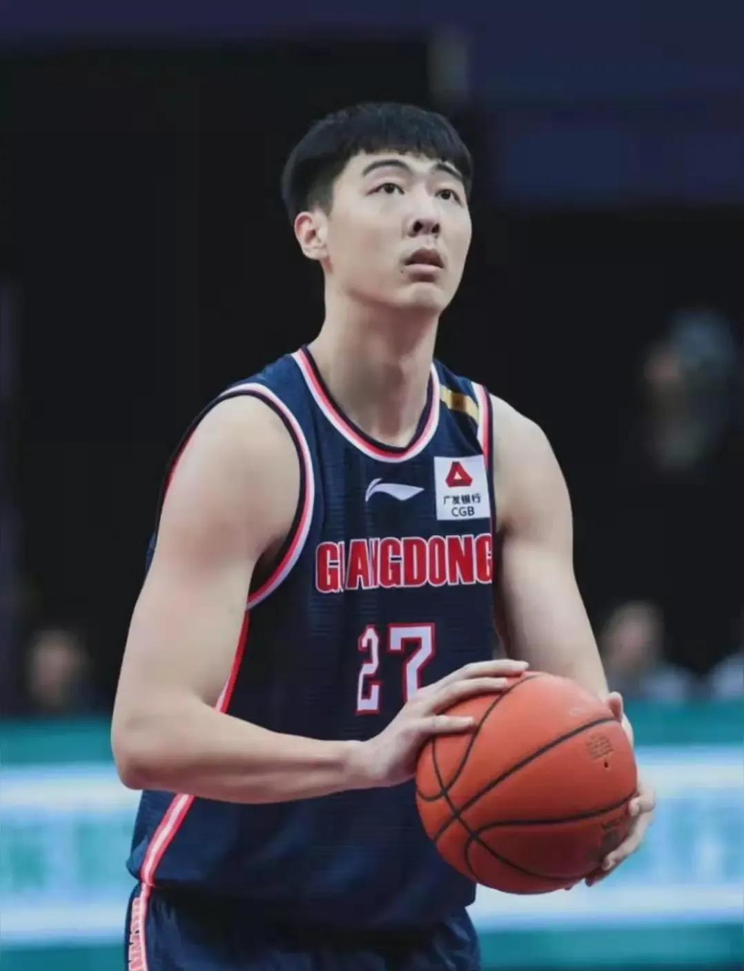 身高达2米13的22岁CBA新星张明池自废武功一年，宁愿离开职业联赛“短暂”修整