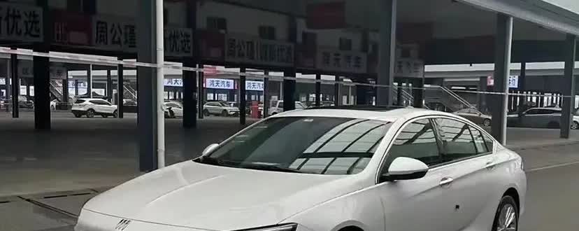 今天去别克4s店看了一下10.69万的别克君威，没想到最后却因为到底是应该选白色