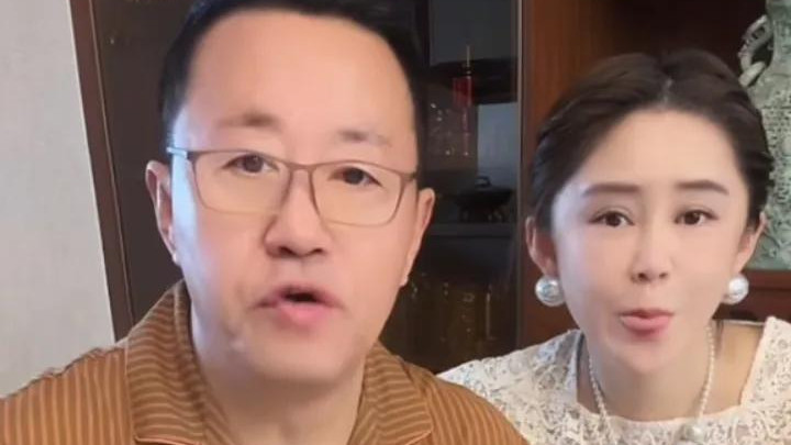 王长贵自曝退休金4518元，演出机会少不够花，妻子已经开服装店