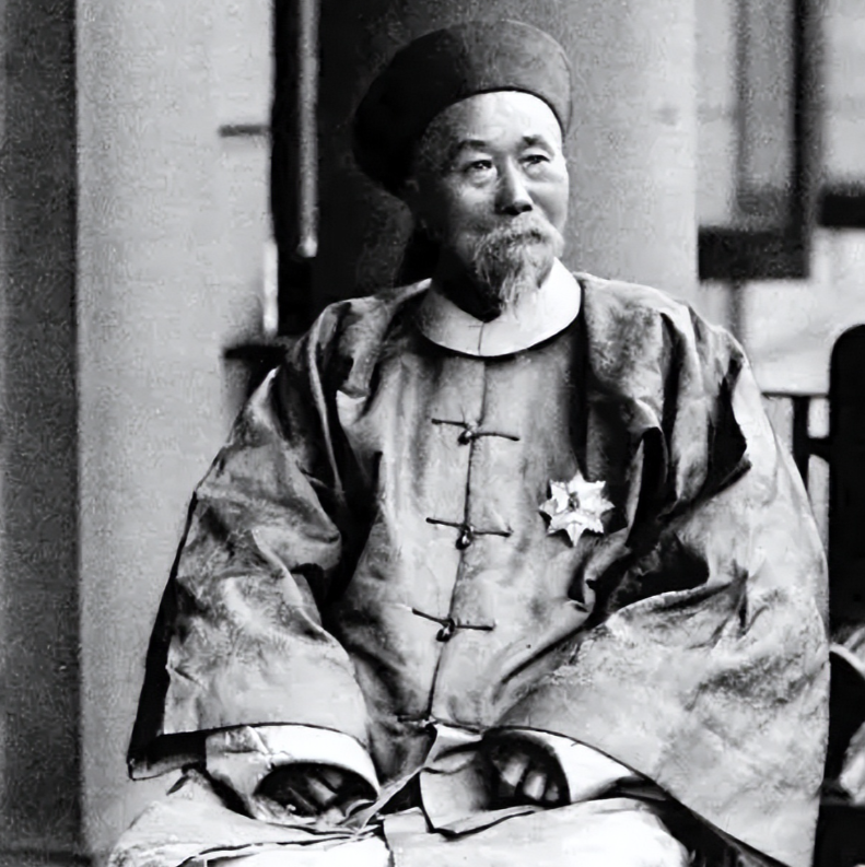1885年9月，左宗棠在病榻上离世时，愤慨地说：“对中国来说，十个法国将军，也比