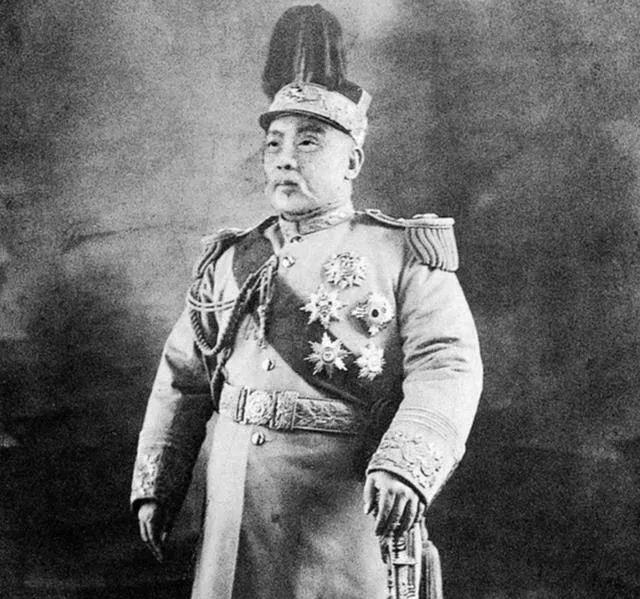 民国大总统袁世凯为何迎娶青楼女为第一夫人？
1912年，北京。当袁世凯正式就任中