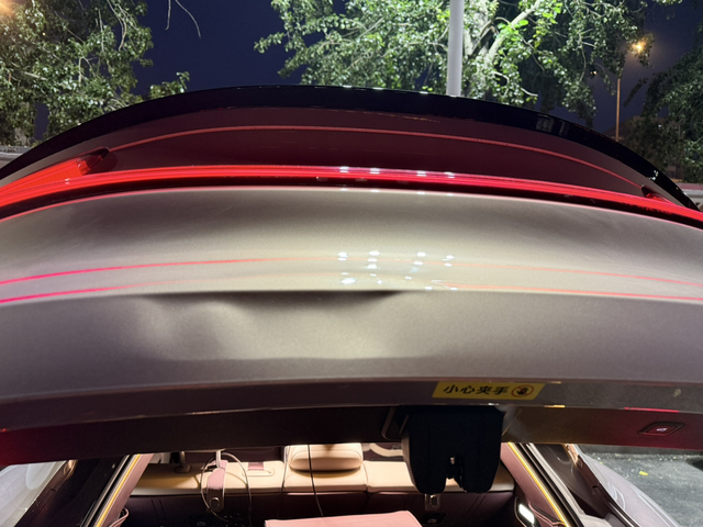 车屁股被撞了，修车要排队两个月
昨天把车撞了屁股，问了一圈因为冰雹原因，最近钣金