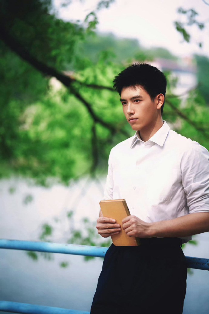 陈飞宇主演的实用主义的爱情
过审下证
期待方穆扬