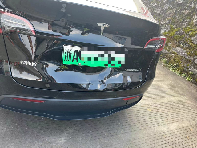 追尾了该怎么选
车被追尾了，对方全责，平安的保险，说要去他合作修理厂的话他全程来