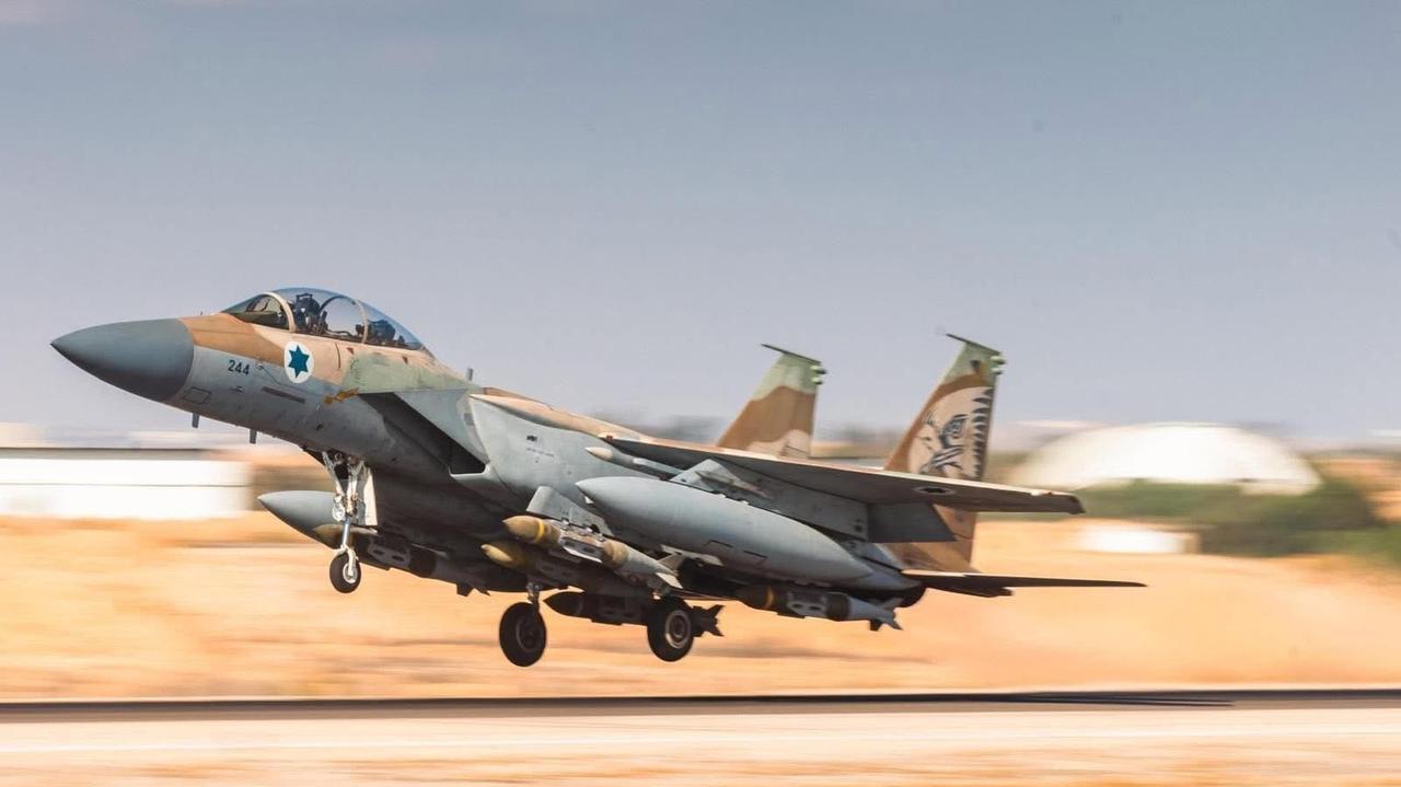 以色列空军（IAF）第69“重锤”中队F15I 战斗机满挂JDAM（GBU31）
