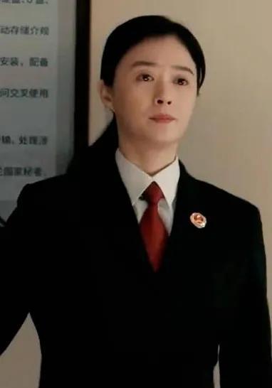 提起蒋欣，我首先想到的还是《甄嬛传》里嚣张跋扈的华妃，那明艳张扬的形象太深入人心