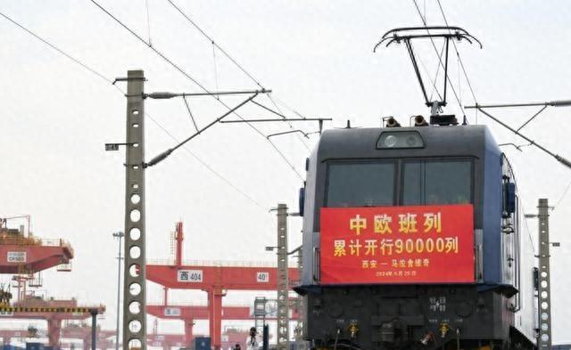 外媒嘲笑中国“怂” 。外国人都在嘲笑中国“境外一截中国就改航道了！！还自称给波兰