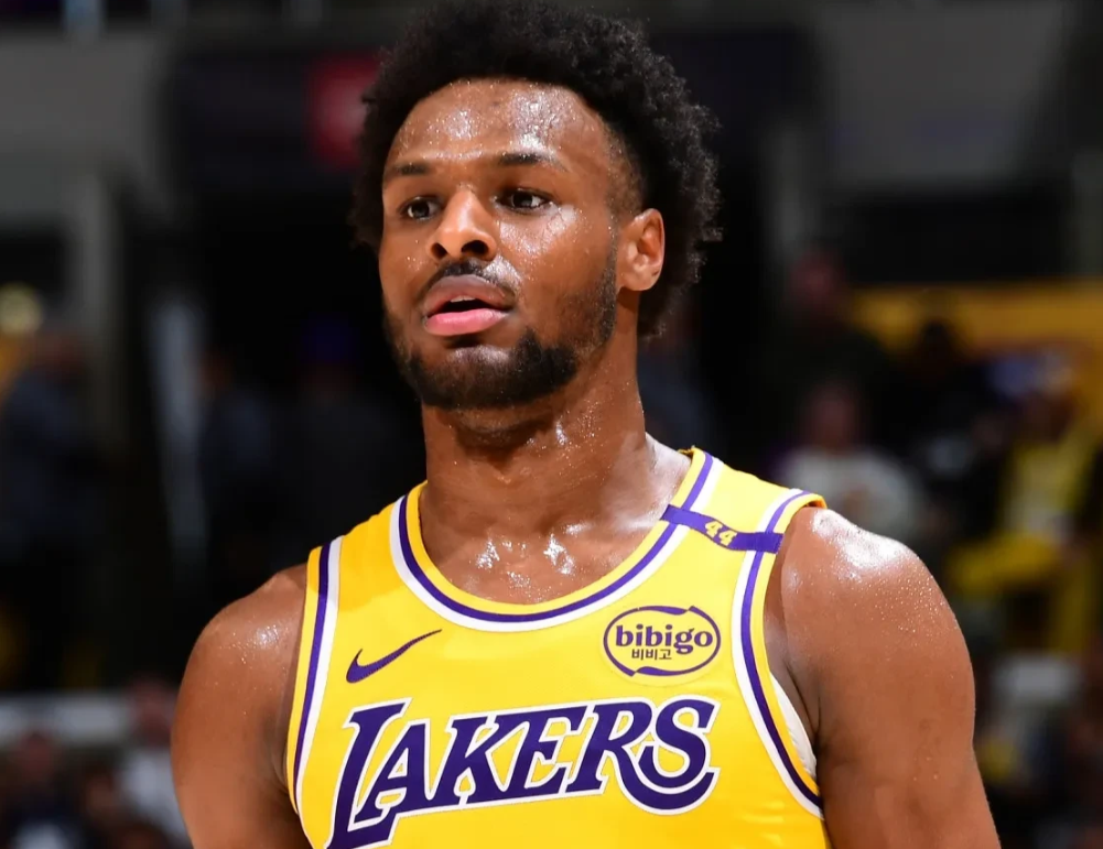 布朗尼：现在只能专心打nba了。
今天发展联赛的常规赛已经结束了，南湾湖人只取得