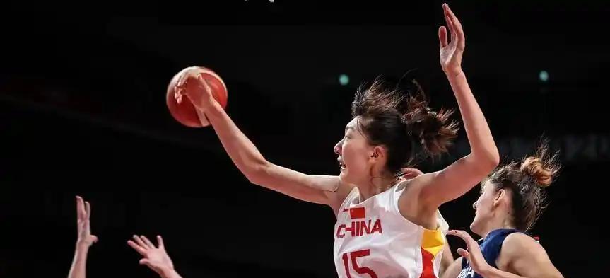 中国女篮核心韩旭做出重大决定！新赛季将告别四川女篮和好友李梦，远赴澳大利亚WNB