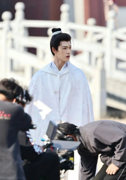 白衣显得更加仙气飘飘了
梦一个仙侠本 ​​​