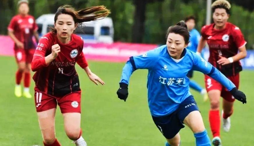 女超联赛烽火硝烟正盛，突然被中国足协见缝插针的安排一场时间极短、人员极杂、目的极