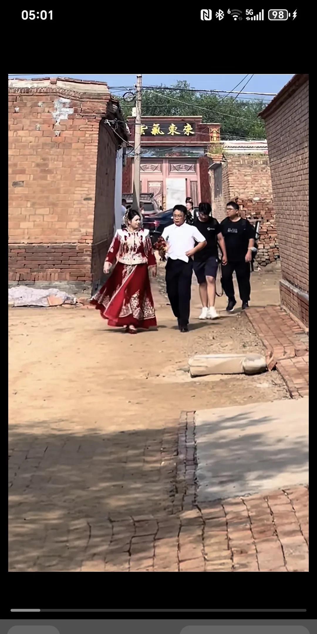妈妈，你放心吧，我嫁过来不会受欺负的，我是来当老大的～
终于过上了，爸妈不管了，