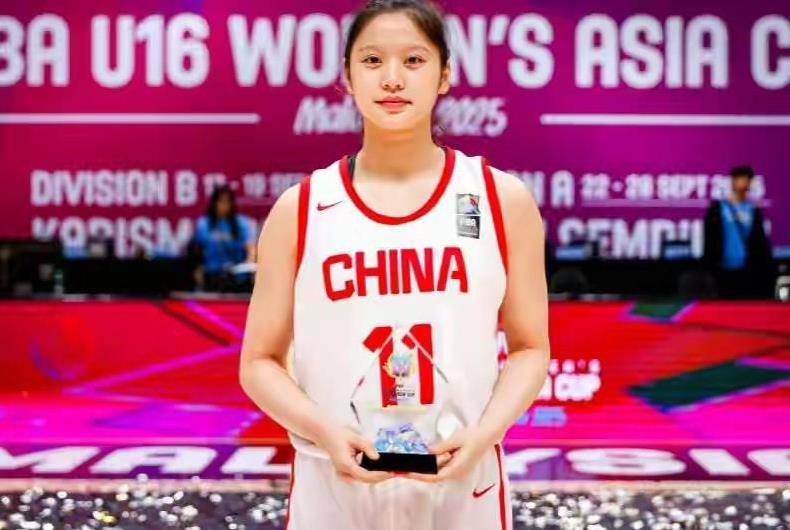 李沅珊能接班李梦吗？这次U16女篮亚洲杯最大的发现就是李沅珊，一个锋线球员颇有李