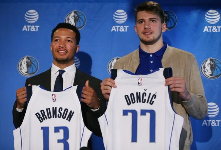 美媒NBA Memes更新社交媒体，晒出一则有关独行侠的言论。
其写道：“放走杰