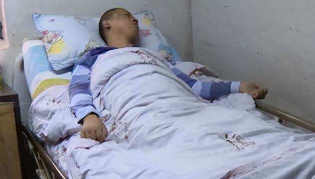 “亲情在金钱面前一文不值！”男子终生未娶，却又体弱多病，只能卖房养病，住院的时候