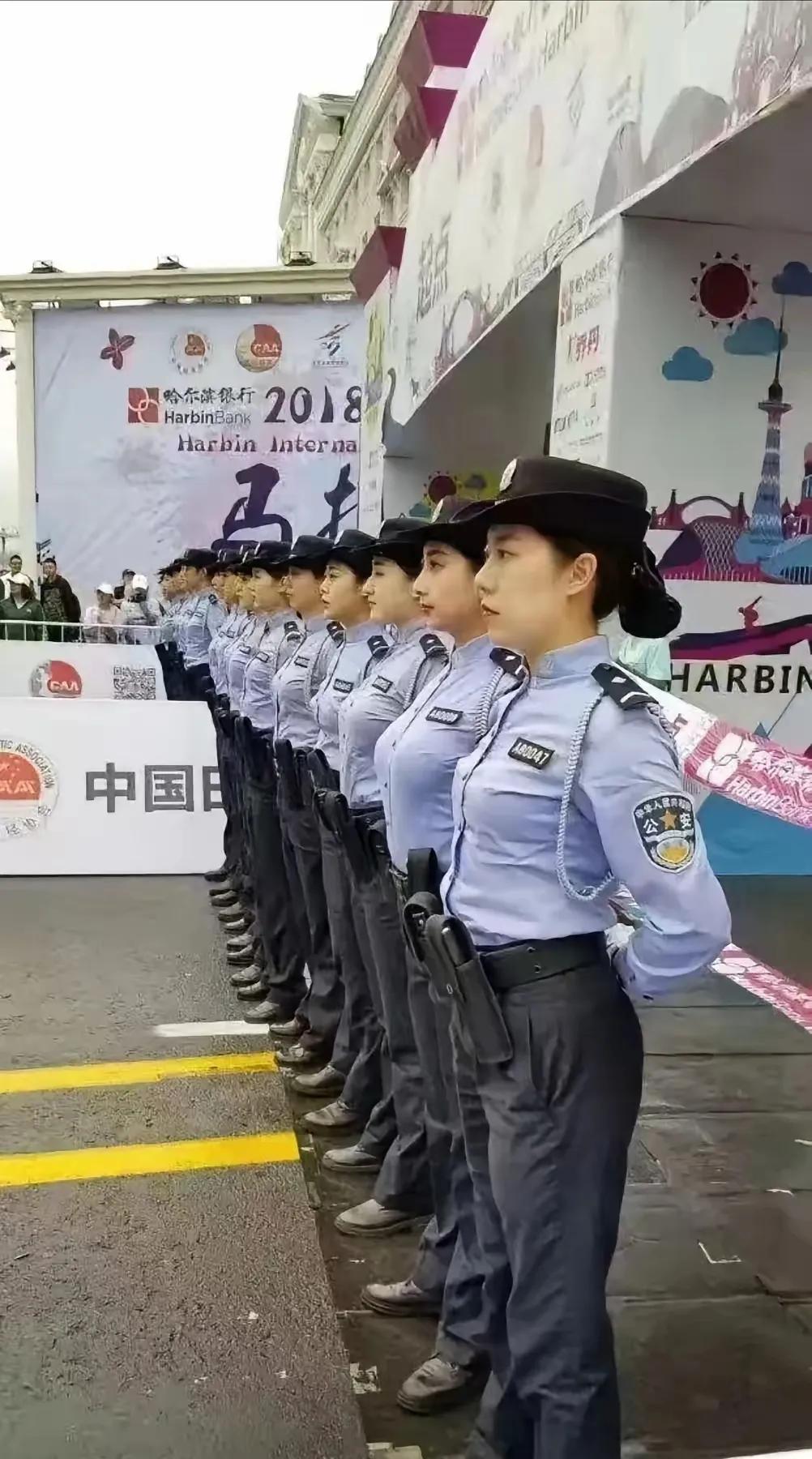 #我的宝藏兴趣#真想不到啊，守护马拉松比赛，女警队也是一道靓丽风景线。
她们每个