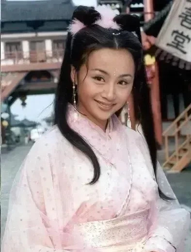 曹颖评价高圆圆周芷若











天哪！曹颖居然说她演周芷若肯定不如高