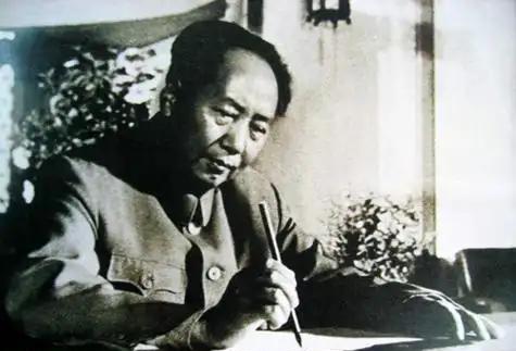 先说这导火索。特朗普政府派 ICE 满大街抓移民，连家得宝停车场揽活的日薪工人都