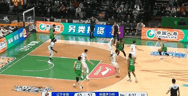 好球啊！张镇麟这妙传让人刮目相看！
在今天CBA季后赛辽宁对阵新疆的第三节比赛中