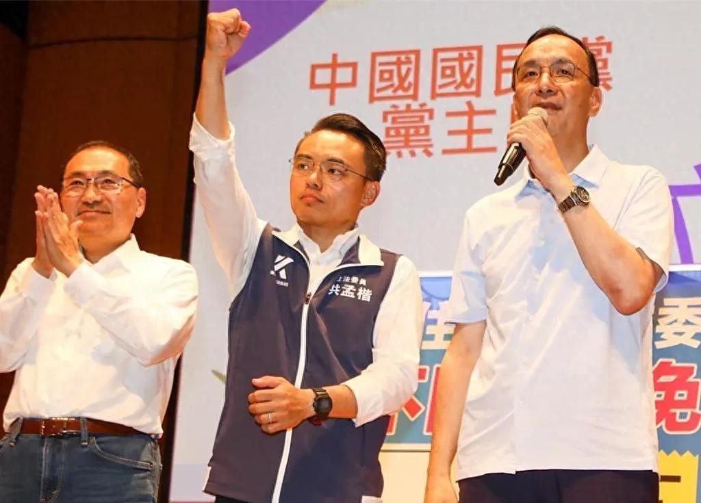 台湾岛内爆发“內战”，反民进党赖清德活动一浪高过一浪。
       据央视国际